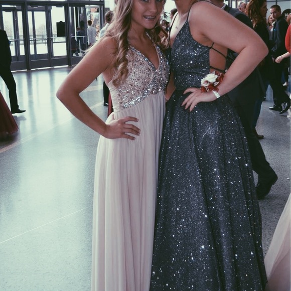 Prom dress - Picture 1 of 3